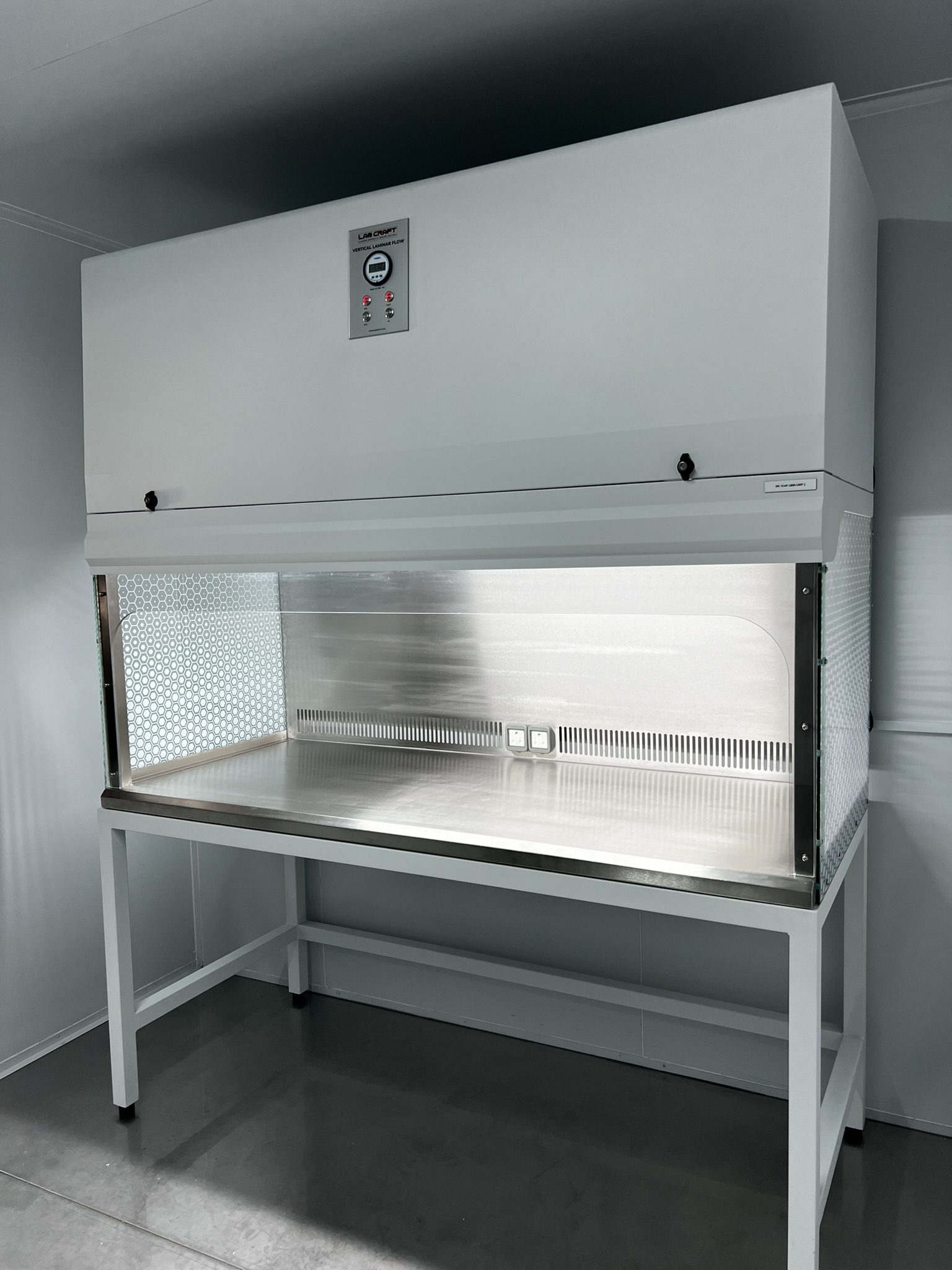 Vertical Laminar Flow Cabinet